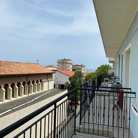 Hotel Capri Bellaria-Igea Marina Bagian luar foto