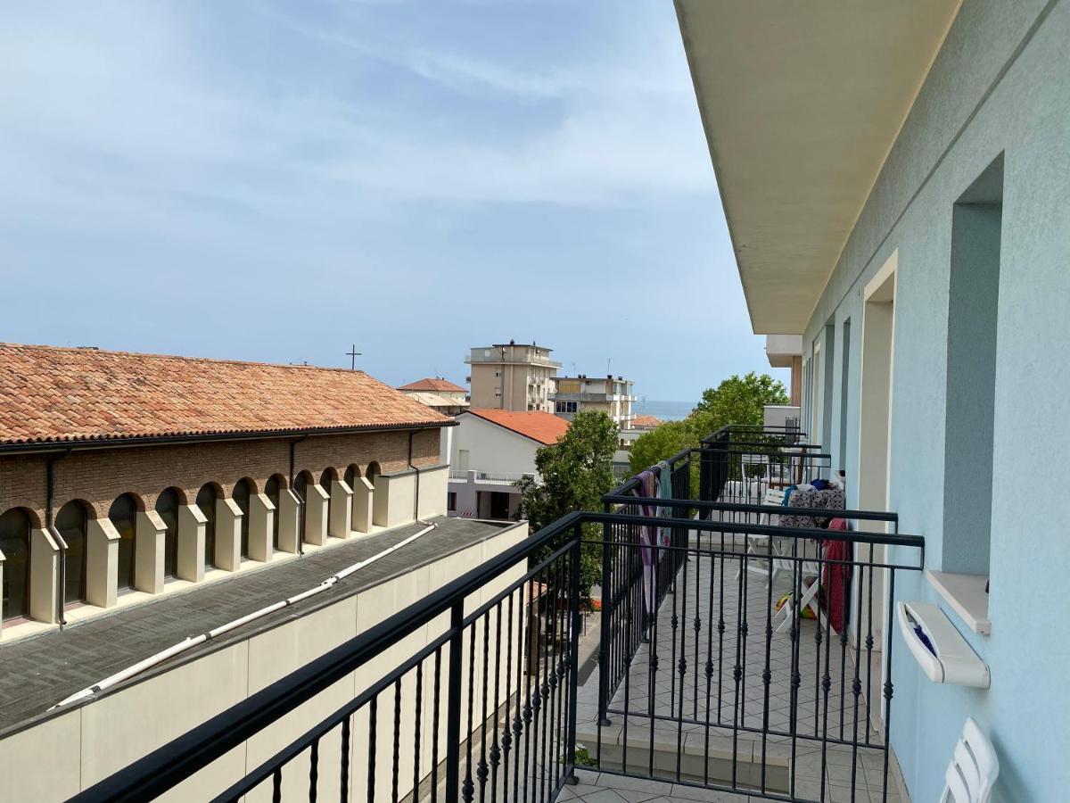 Hotel Capri Bellaria-Igea Marina Bagian luar foto