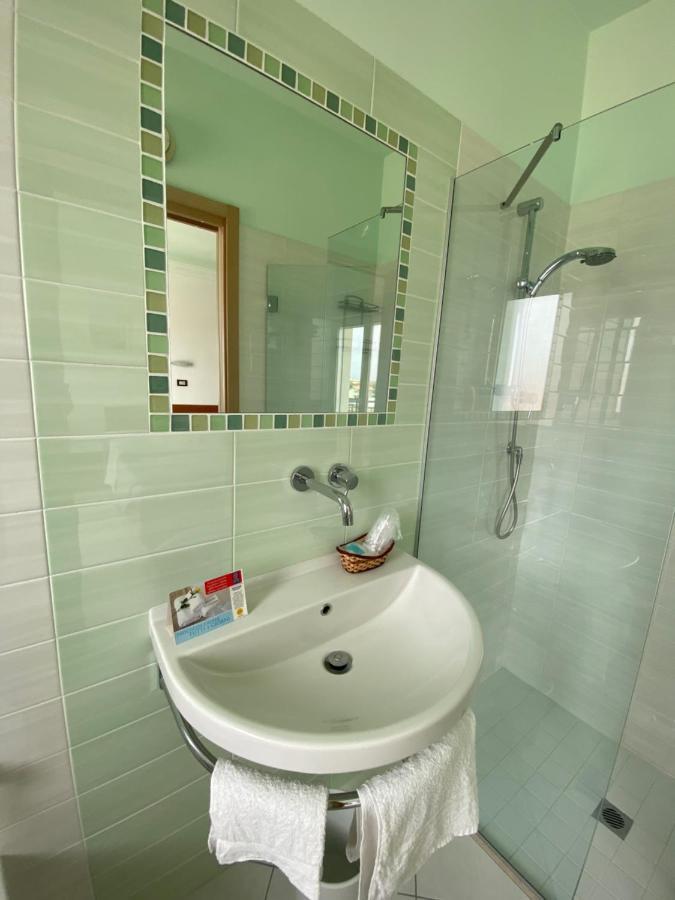 Hotel Capri Bellaria-Igea Marina Bagian luar foto