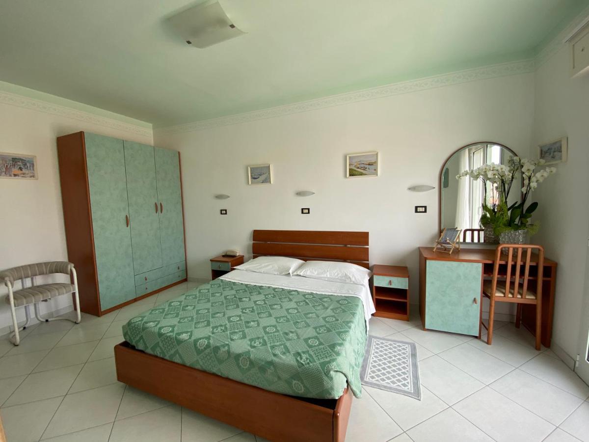 Hotel Capri Bellaria-Igea Marina Bagian luar foto