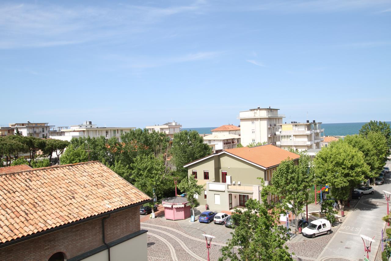 Hotel Capri Bellaria-Igea Marina Bagian luar foto