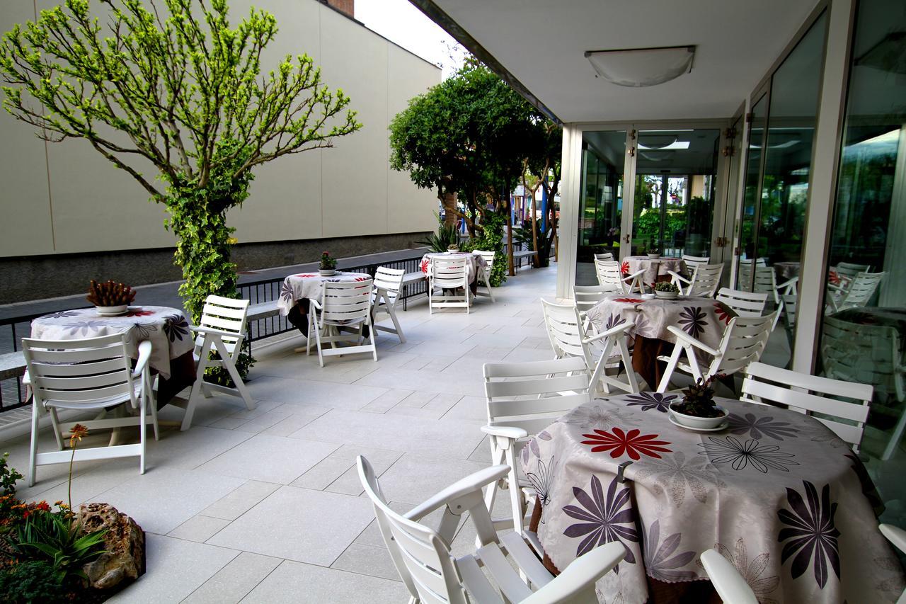Hotel Capri Bellaria-Igea Marina Bagian luar foto