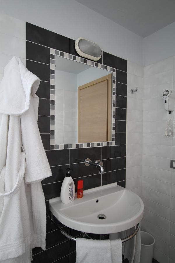 Hotel Capri Bellaria-Igea Marina Bagian luar foto