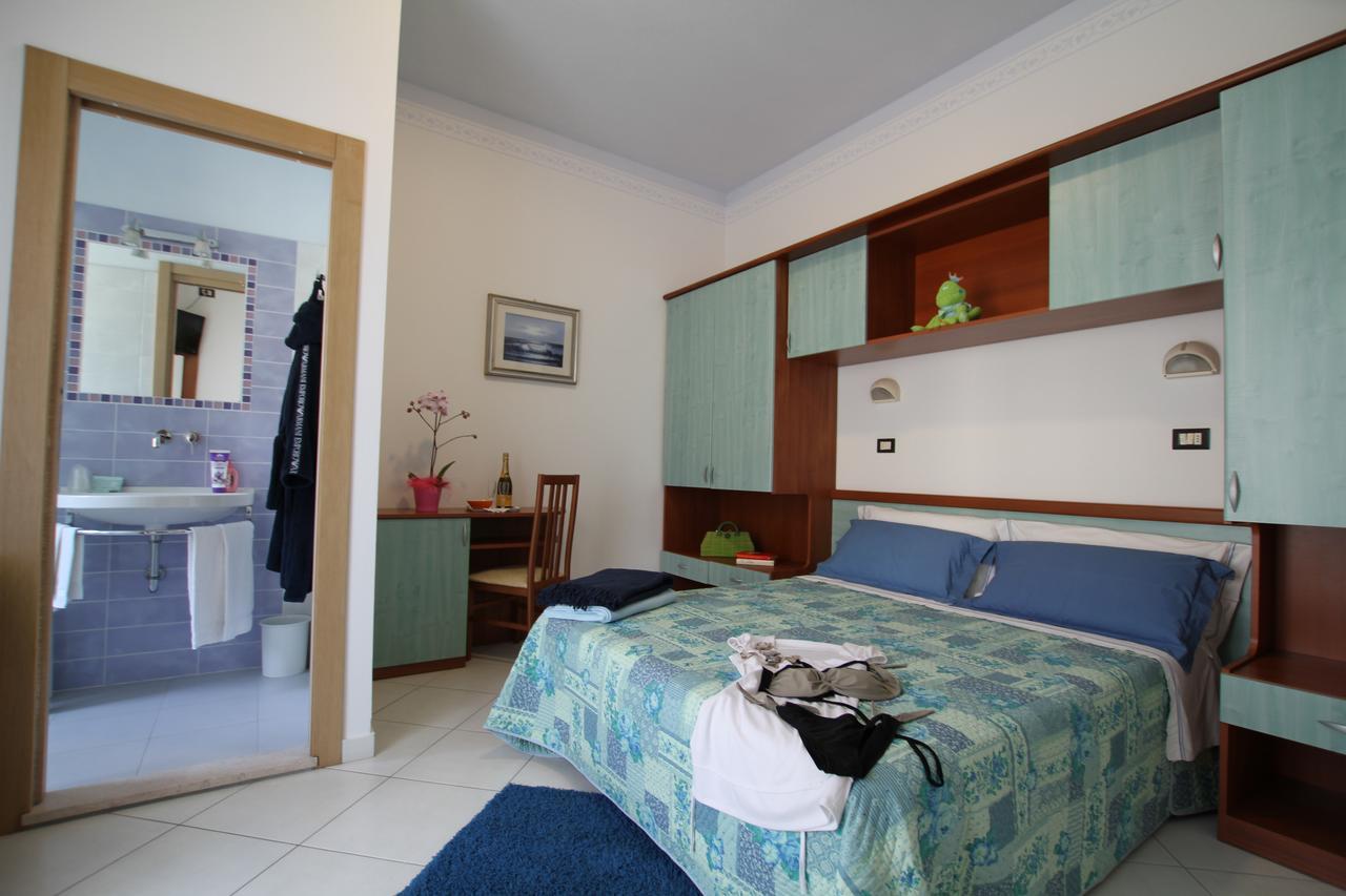 Hotel Capri Bellaria-Igea Marina Bagian luar foto