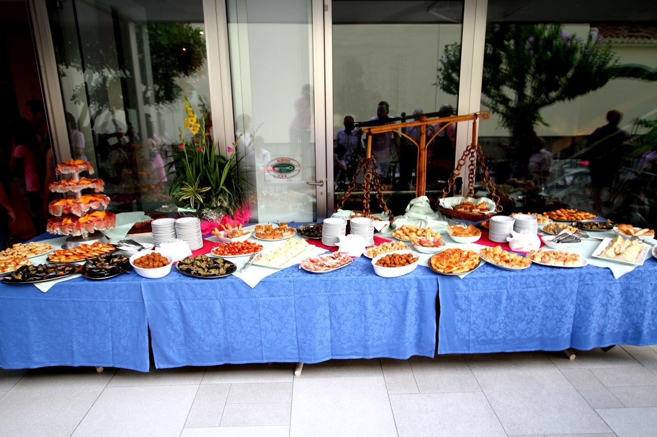 Hotel Capri Bellaria-Igea Marina Bagian luar foto