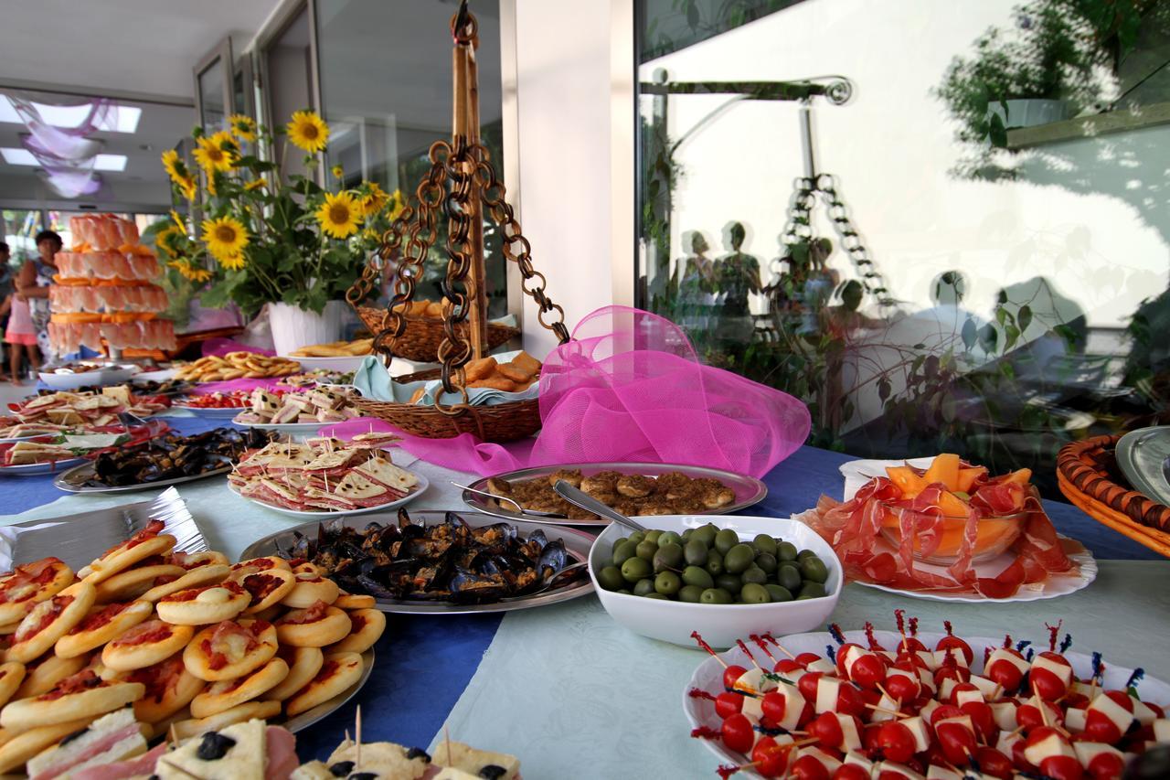Hotel Capri Bellaria-Igea Marina Bagian luar foto
