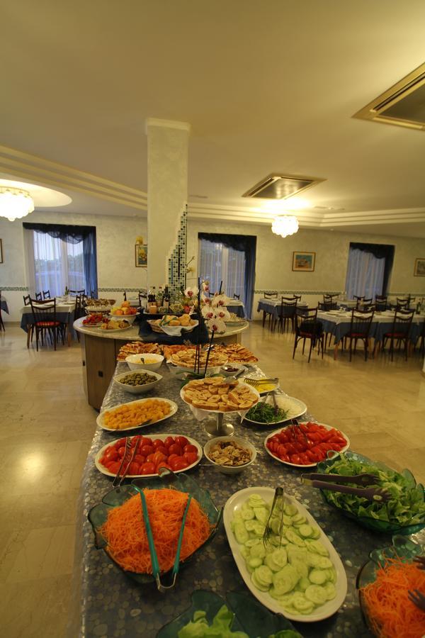 Hotel Capri Bellaria-Igea Marina Bagian luar foto