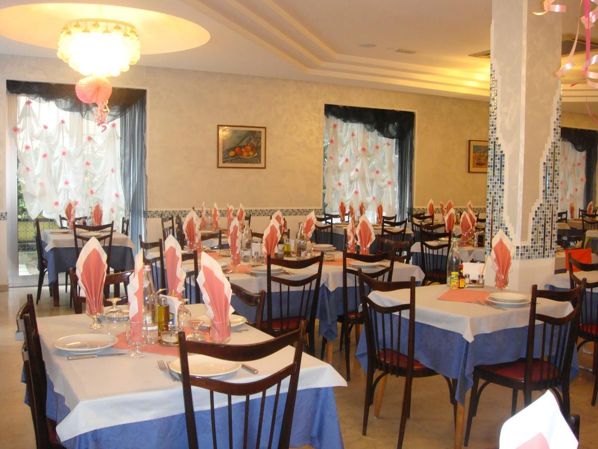 Hotel Capri Bellaria-Igea Marina Bagian luar foto